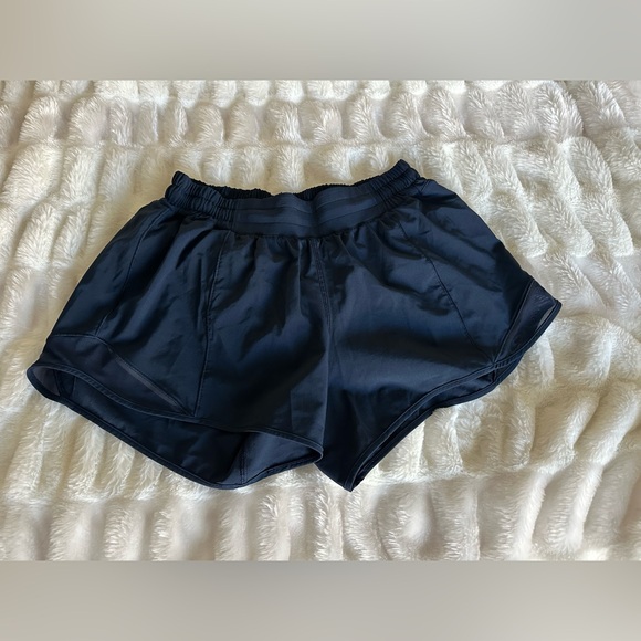Lululemon Hotty Hot Short 4” Navy size 8 - Picture 2 of 6